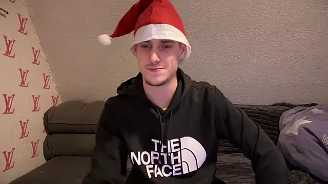Snapshot of Cookieboy88 chatting on December 24, 6:17 pm Cookieboy88 online show from December 24, 6:17 pm