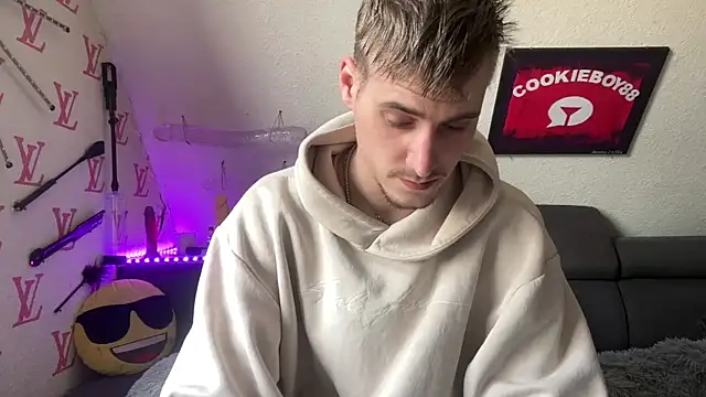 Cookieboy88 online show from April 16, 7:08 am