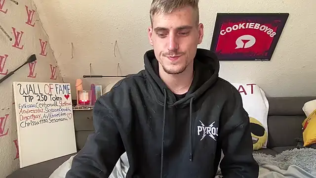 Cookieboy88 online show from May 20, 4:13 pm