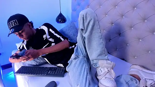 Snapshot of dikey_62 chatting on December 12, 9:26 pm dikey 62 online show from December 12, 9:26 pm