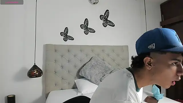 Snapshot of dikey_62 chatting on December 5, 8:13 pm dikey 62 online show from December 5, 8:13 pm
