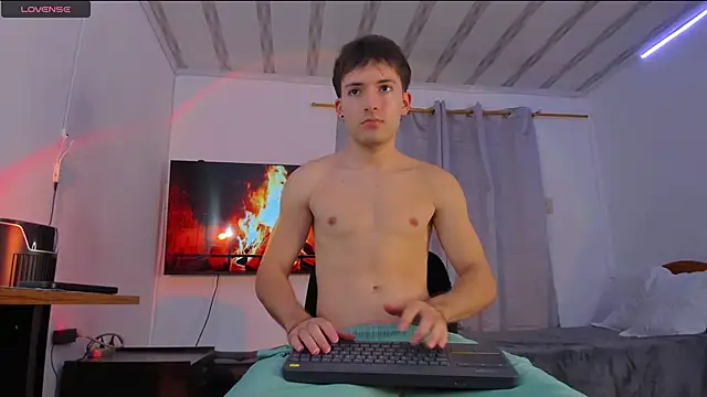 Snapshot of bower_and_colucci chatting on October 24, 12:45 am bower and colucci online show from October 24, 12:45 am