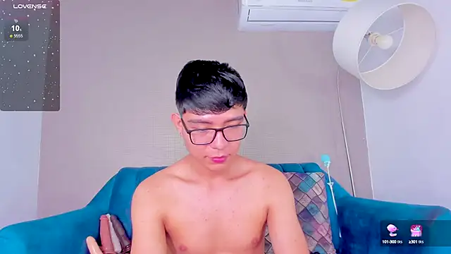 Snapshot of CodyTwink chatting on December 4, 2:15 pm CodyTwink online show from December 4, 2:15 pm