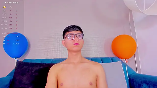 Snapshot of CodyTwink chatting on January 20, 1:53 pm CodyTwink online show from January 20, 1:53 pm