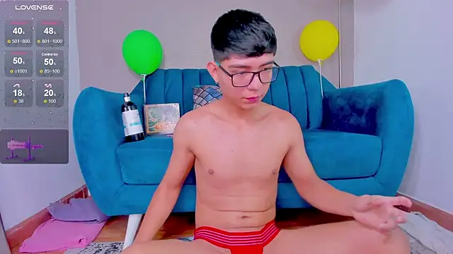 Snapshot of CodyTwink chatting on January 4, 3:49 pm CodyTwink online show from January 4, 3:49 pm