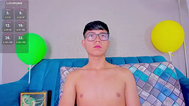 Snapshot of CodyTwink chatting on December 30, 2:40 pm CodyTwink online show from December 30, 2:40 pm
