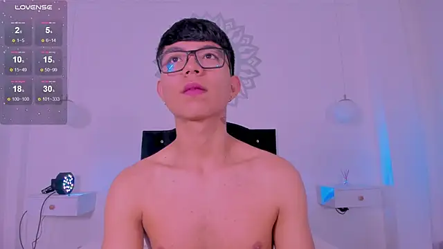 Snapshot of CodyTwink chatting on October 15, 1:41 pm CodyTwink online show from October 15, 1:41 pm