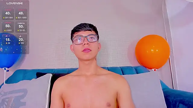 Snapshot of CodyTwink chatting on January 18, 4:21 pm CodyTwink online show from January 18, 4:21 pm