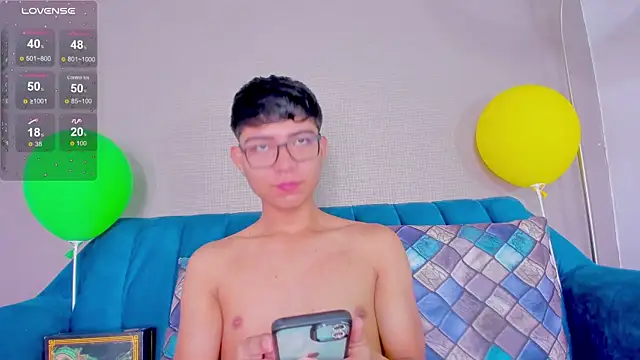 Snapshot of CodyTwink chatting on December 31, 1:30 pm CodyTwink online show from December 31, 1:30 pm