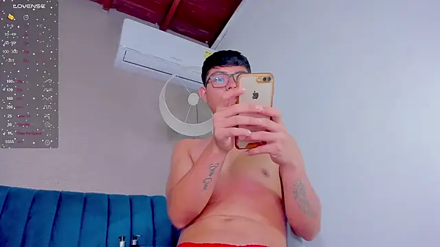 Snapshot of CodyTwink chatting on December 11, 2:28 pm CodyTwink online show from December 11, 2:28 pm