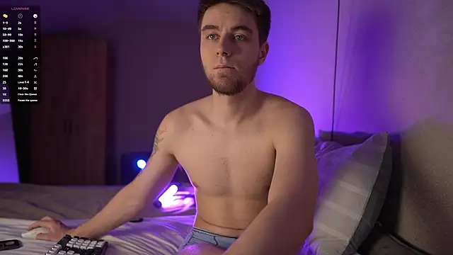 TaisonBrownX online show from April 1, 3:30 am