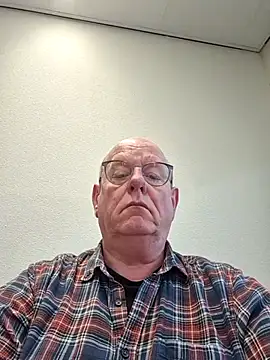 andrejoyfull64 online show from February 6, 10:45 am