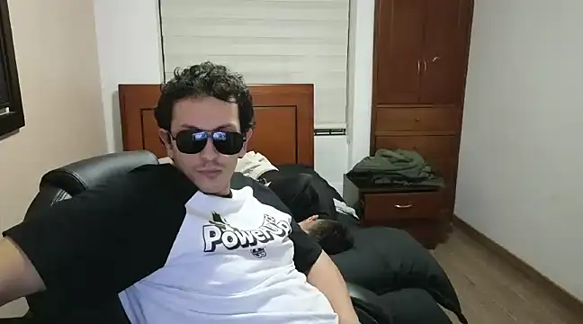 friendscummin online show from March 17, 11:35 pm