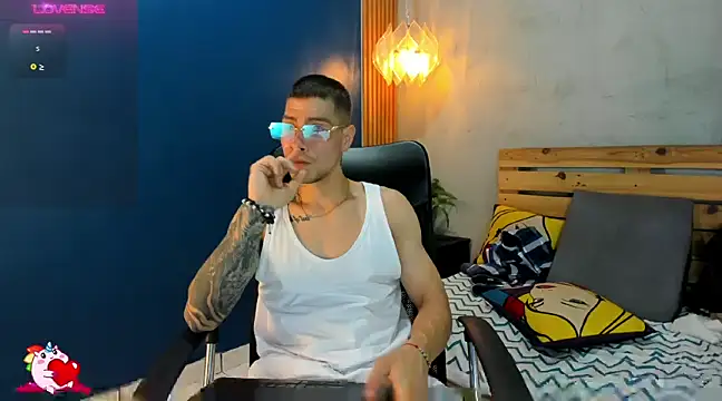 Snapshot of french_sexx chatting on December 5, 1:17 pm french sexx online show from December 5, 1:17 pm