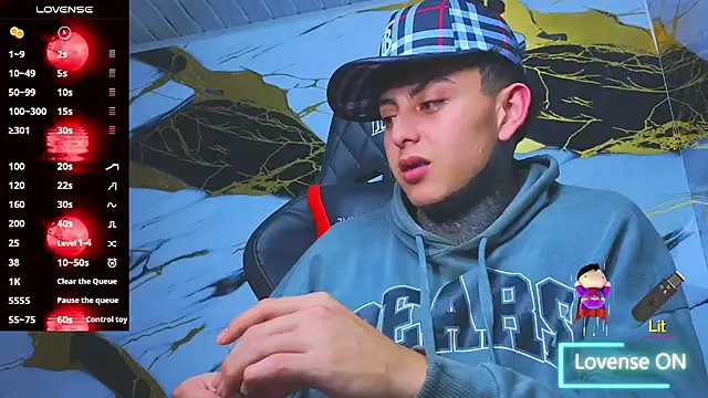 Snapshot of Kevin22_222 chatting on October 31, 8:29 am Kevin22 222 online show from October 31, 8:29 am