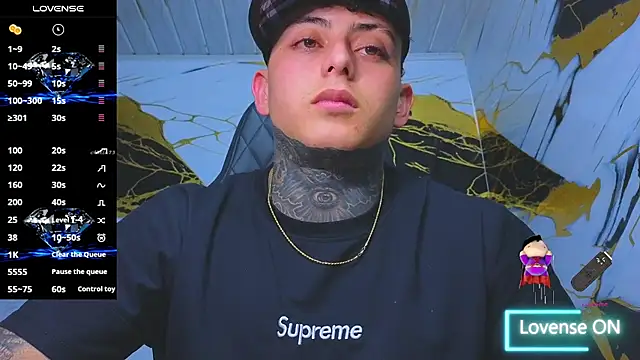 Snapshot of Kevin22_222 chatting on October 17, 6:50 am Kevin22 222 online show from October 17, 6:50 am