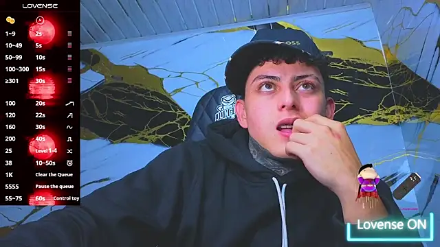 Snapshot of Kevin22_222 chatting on November 1, 8:40 am Kevin22 222 online show from November 1, 8:40 am