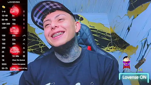 Snapshot of Kevin22_222 chatting on October 20, 7:01 am Kevin22 222 online show from October 20, 7:01 am