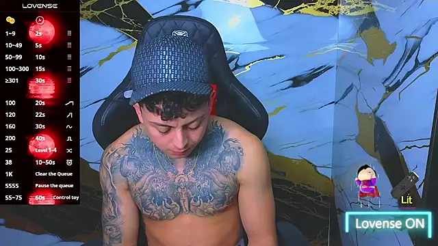 Snapshot of Kevin22_222 chatting on October 30, 8:27 am Kevin22 222 online show from October 30, 8:27 am