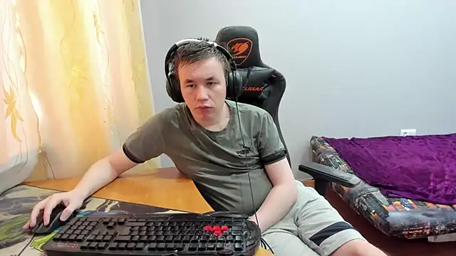 iliaskrislove online show from December 21, 9:06 am