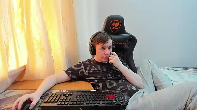 iliaskrislove online show from June 12, 2:54 am