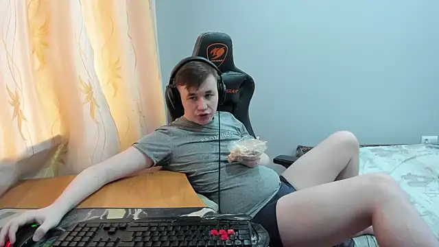 iliaskrislove online show from April 22, 10:09 am