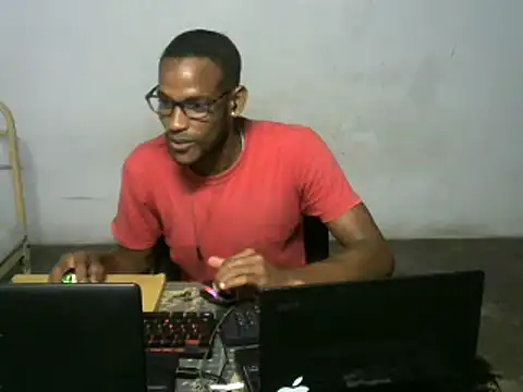 Snapshot of michel_sc chatting on September 20, 7:19 am michel sc online show from September 20, 7:19 am