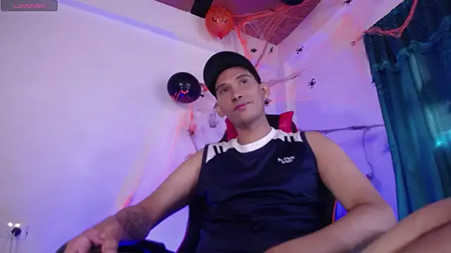 Snapshot of Jaison_halls chatting on October 27, 8:33 pm Jaison halls online show from October 27, 8:33 pm