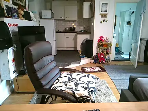 Snapshot of mihaimichael chatting on October 30, 2:40 pm mihaimichael online show from October 30, 2:40 pm