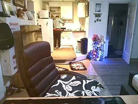 Snapshot of mihaimichael chatting on October 22, 1:09 am mihaimichael online show from October 22, 1:09 am