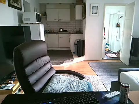 Snapshot of mihaimichael chatting on September 13, 12:39 pm mihaimichael online show from September 13, 12:39 pm