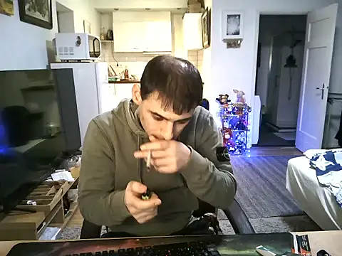 Snapshot of mihaimichael chatting on October 13, 6:58 pm mihaimichael online show from October 13, 6:58 pm