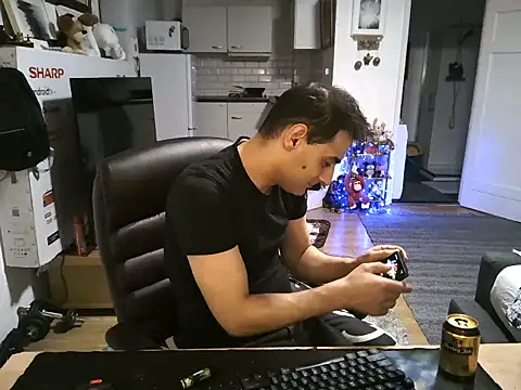 Snapshot of mihaimichael chatting on October 23, 1:09 am mihaimichael online show from October 23, 1:09 am