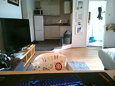 mihaimichael online show from April 12, 3:02 pm