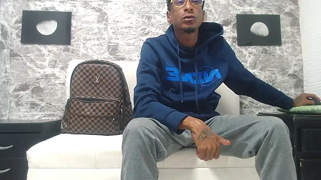Snapshot of Jose_Smoke chatting on December 31, 7:40 pm Jose Smoke online show from December 31, 7:40 pm