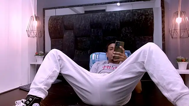 Snapshot of Jose_Smoke chatting on December 14, 2:12 am Jose Smoke online show from December 14, 2:12 am