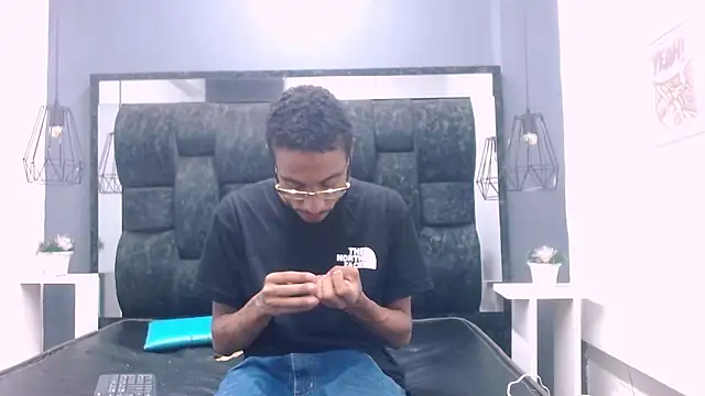 Snapshot of Jose_Smoke chatting on March 8, 2:32 am Jose Smoke online show from March 8, 2:32 am