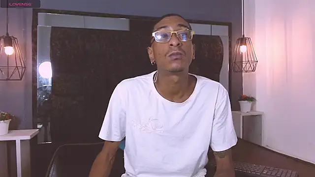 Snapshot of Jose_Smoke chatting on January 29, 3:44 am Jose Smoke online show from January 29, 3:44 am