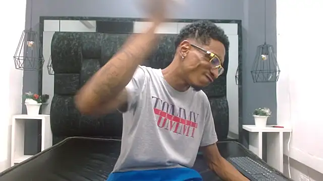 Snapshot of Jose_Smoke chatting on December 19, 4:13 am Jose Smoke online show from December 19, 4:13 am