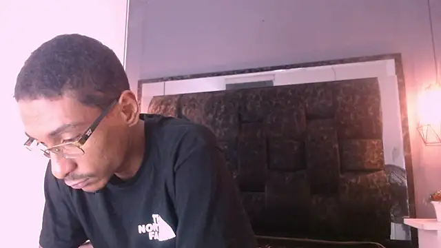Snapshot of Jose_Smoke chatting on February 21, 2:39 am Jose Smoke online show from February 21, 2:39 am