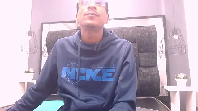 Snapshot of Jose_Smoke chatting on March 7, 4:02 am Jose Smoke online show from March 7, 4:02 am