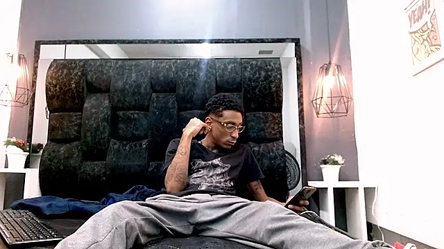 Snapshot of Jose_Smoke chatting on December 26, 12:16 pm Jose Smoke online show from December 26, 12:16 pm