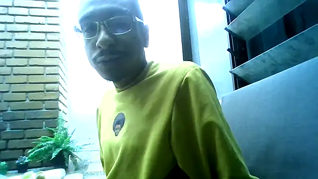 Snapshot of Jose_Smoke chatting on February 8, 8:53 pm Jose Smoke online show from February 8, 8:53 pm