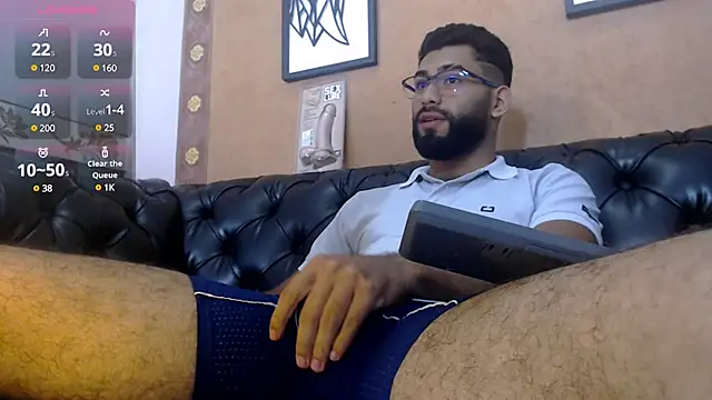 Snapshot of MattewRey chatting on December 27, 9:32 pm MattewRey online show from December 27, 9:32 pm
