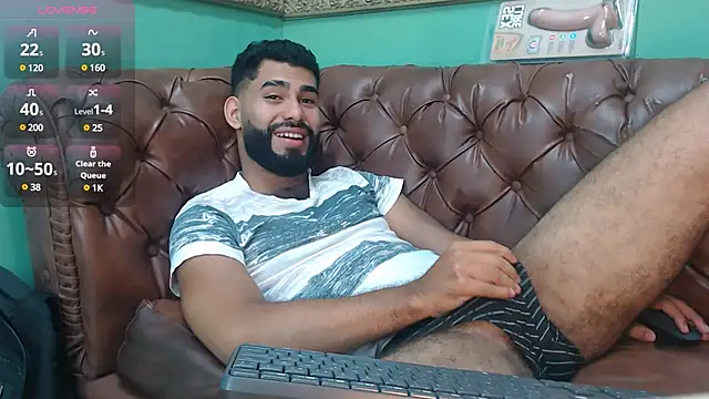 Snapshot of MattewRey chatting on March 7, 10:43 pm MattewRey online show from March 7, 10:43 pm