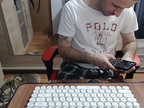 Snapshot of uncutguy01 chatting on October 28, 6:27 am uncutguy01 online show from October 28, 6:27 am