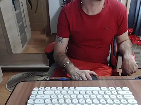 Snapshot of uncutguy01 chatting on October 31, 1:14 pm uncutguy01 online show from October 31, 1:14 pm