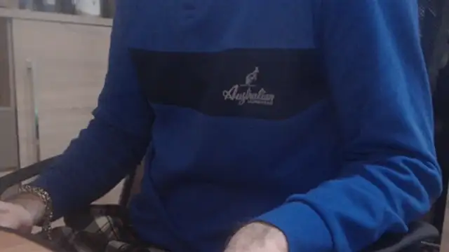 Snapshot of uncutguy01 chatting on December 27, 6:57 am uncutguy01 online show from December 27, 6:57 am