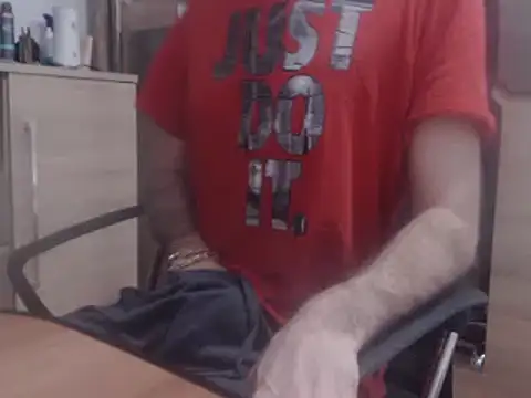 Snapshot of uncutguy01 chatting on March 3, 7:39 am uncutguy01 online show from March 3, 7:39 am