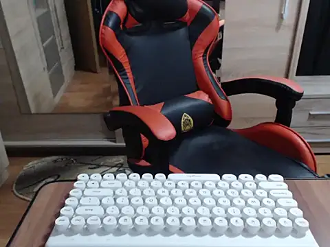 Snapshot of uncutguy01 chatting on October 17, 1:48 pm uncutguy01 online show from October 17, 1:48 pm